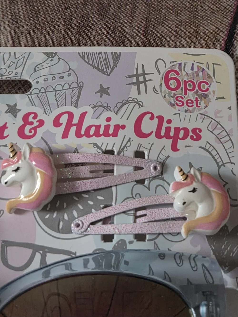 Love @ First Sight Sunglasses with Rainbow Case & Hair Clips Set NIP